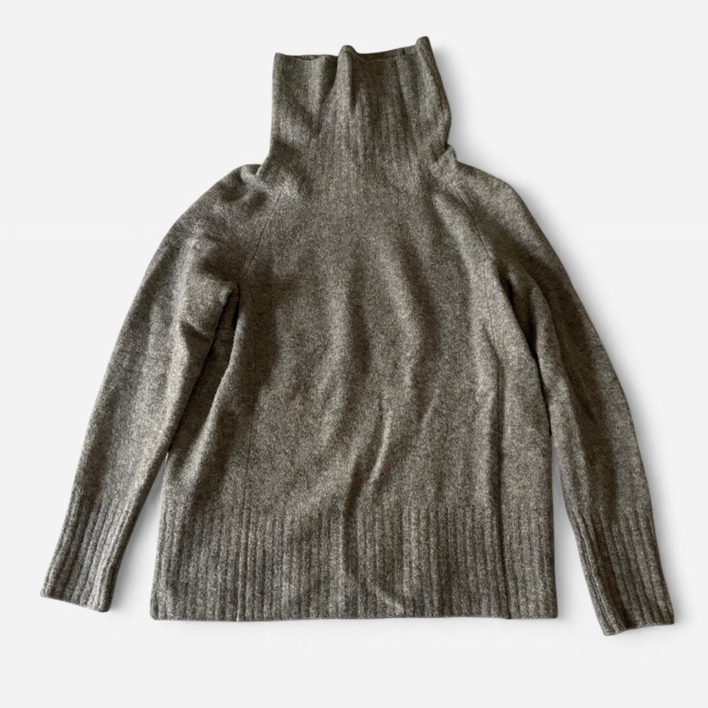 Aritzia Babaton Gray Cowlneck Women’s Sweater